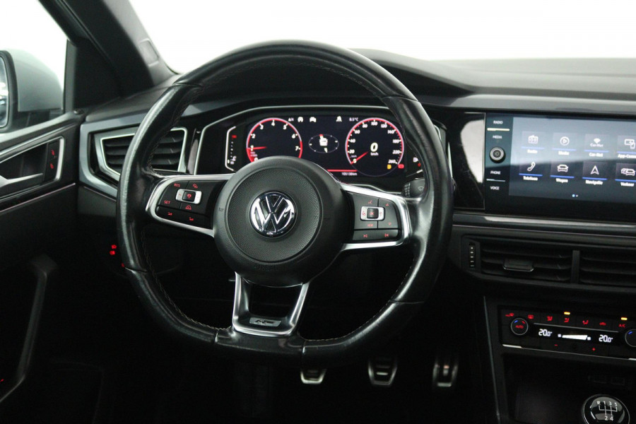 Volkswagen Polo 1.0 TSI Highline R-line (PANORAMADAK, CAMERA, VIRTUAL COCKPIT, NAVIGATIE, LED, CLIMA, PARKEERSENSOREN)