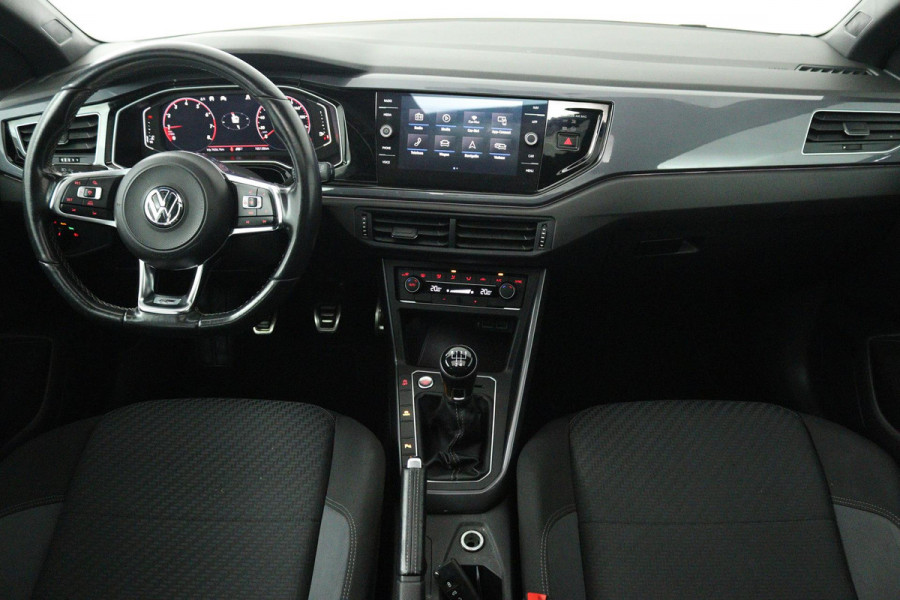 Volkswagen Polo 1.0 TSI Highline R-line (PANORAMADAK, CAMERA, VIRTUAL COCKPIT, NAVIGATIE, LED, CLIMA, PARKEERSENSOREN)