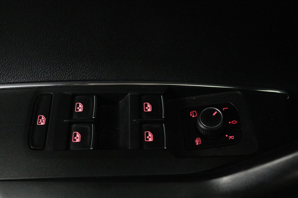 Volkswagen Polo 1.0 TSI Highline R-line (PANORAMADAK, CAMERA, VIRTUAL COCKPIT, NAVIGATIE, LED, CLIMA, PARKEERSENSOREN)