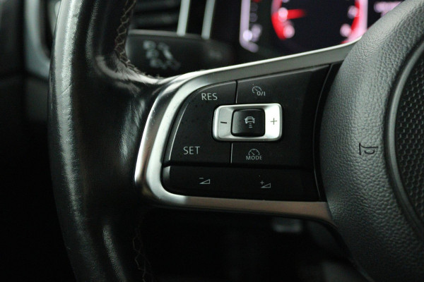 Volkswagen Polo 1.0 TSI Highline R-line (PANORAMADAK, CAMERA, VIRTUAL COCKPIT, NAVIGATIE, LED, CLIMA, PARKEERSENSOREN)