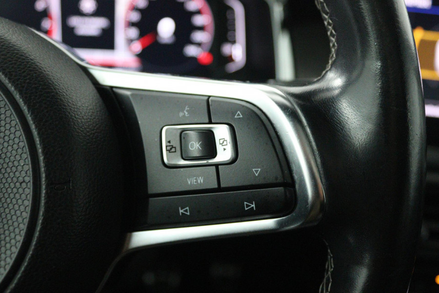 Volkswagen Polo 1.0 TSI Highline R-line (PANORAMADAK, CAMERA, VIRTUAL COCKPIT, NAVIGATIE, LED, CLIMA, PARKEERSENSOREN)