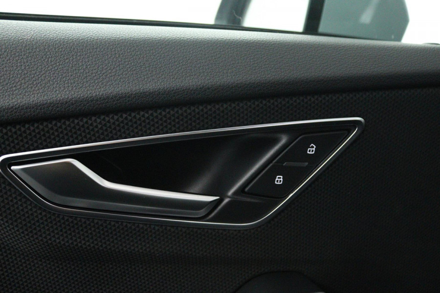 Audi Q2 30 TFSI Advanced edition (PANORAMADAK, CARPLAY, VIRTUAL COCKPIT, STOELVERWARMING, GROOT NAVI, CAMERA, 1e EIGENAAR)