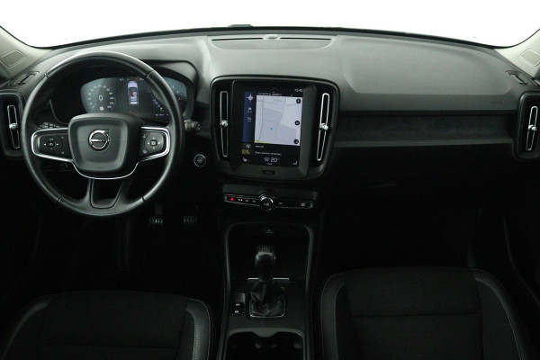 Volvo XC40 1.5 T3 Momentum (NAVIGATIE, ELEKT. WEGKLAPBARE TREKHAAK, STOELVERWARMING, CAMERA)