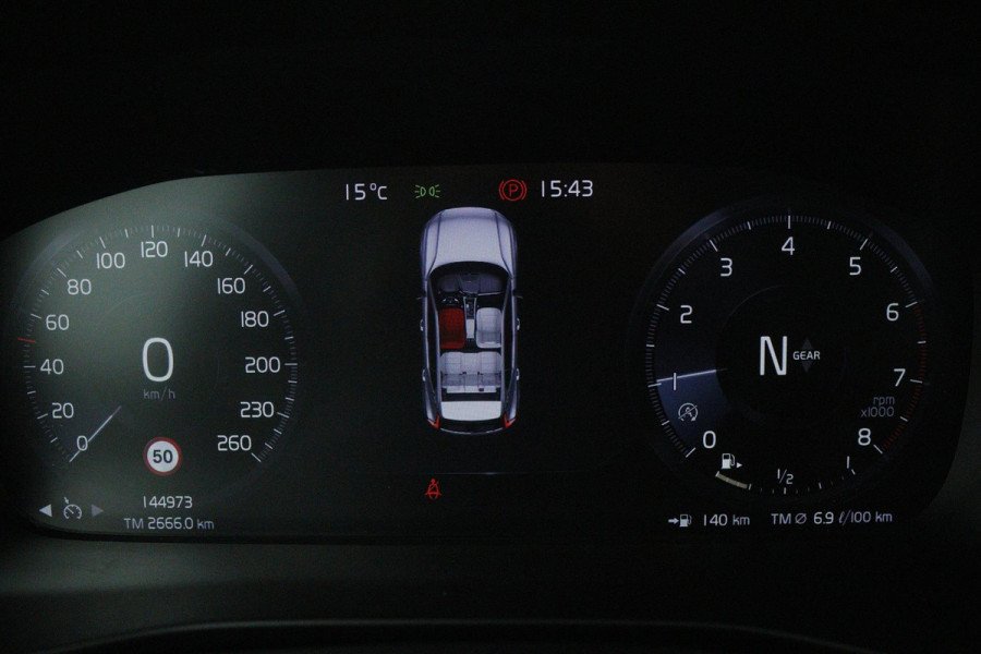 Volvo XC40 1.5 T3 Momentum (NAVIGATIE, ELEKT. WEGKLAPBARE TREKHAAK, STOELVERWARMING, CAMERA)