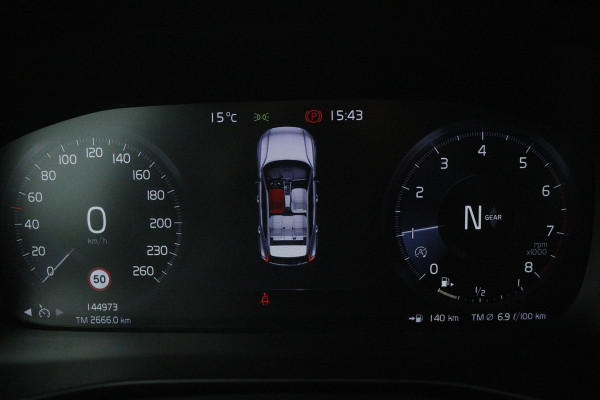 Volvo XC40 1.5 T3 Momentum (NAVIGATIE, ELEKT. WEGKLAPBARE TREKHAAK, STOELVERWARMING, CAMERA)