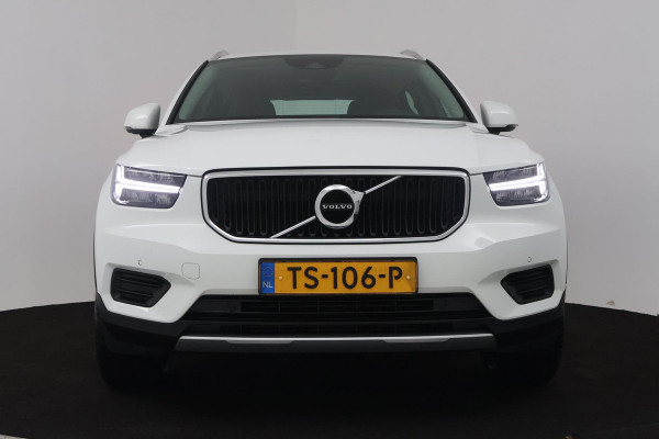 Volvo XC40 1.5 T3 Momentum (NAVIGATIE, ELEKT. WEGKLAPBARE TREKHAAK, STOELVERWARMING, CAMERA)