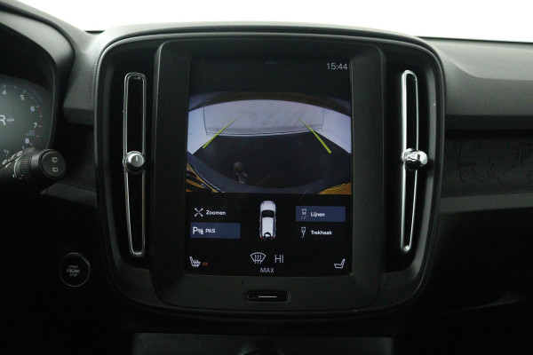 Volvo XC40 1.5 T3 Momentum (NAVIGATIE, ELEKT. WEGKLAPBARE TREKHAAK, STOELVERWARMING, CAMERA)