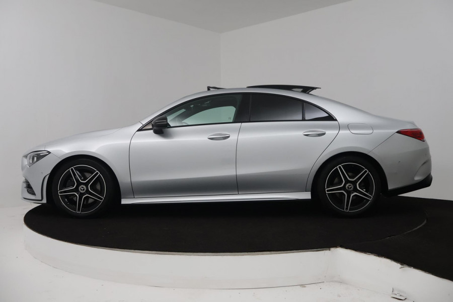 Mercedes-Benz CLA-Klasse 200 Business Solution AMG (PANO, TREKHAAK WEGKLAPBAAR, SFEERVERLICHTING, STOELVERWARMIN)