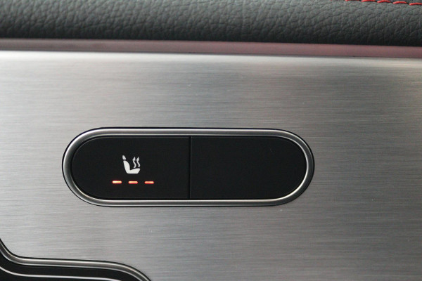 Mercedes-Benz CLA-Klasse 200 Business Solution AMG (PANO, TREKHAAK WEGKLAPBAAR, SFEERVERLICHTING, STOELVERWARMIN)