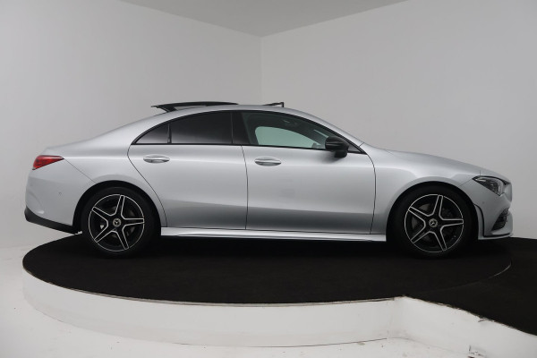 Mercedes-Benz CLA-Klasse 200 Business Solution AMG (PANO, TREKHAAK WEGKLAPBAAR, SFEERVERLICHTING, STOELVERWARMIN)