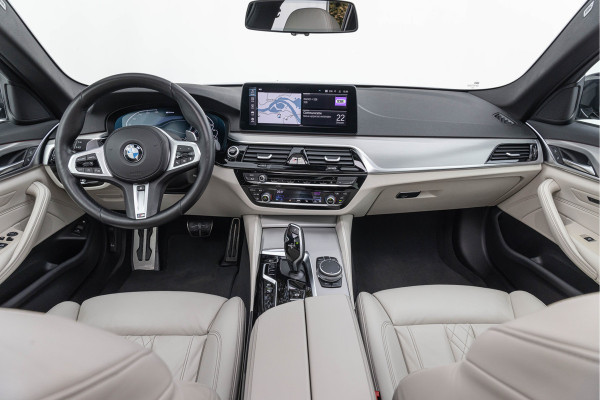 BMW 5 Serie Touring 530e xDrive Business Edition Plus Pano Comfortstoelen M-pakket