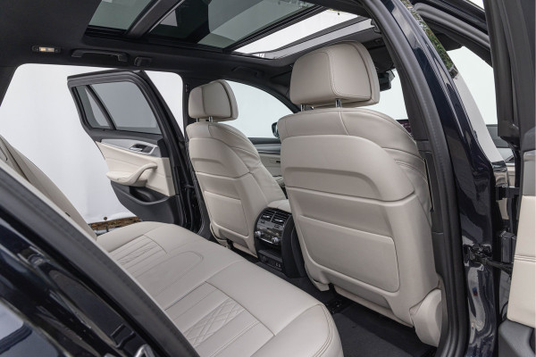 BMW 5 Serie Touring 530e xDrive Business Edition Plus Pano Comfortstoelen M-pakket