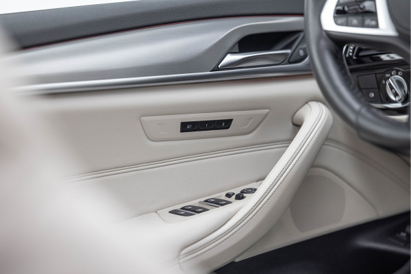 BMW 5 Serie Touring 530e xDrive Business Edition Plus Pano Comfortstoelen M-pakket