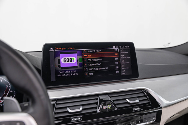 BMW 5 Serie Touring 530e xDrive Business Edition Plus Pano Comfortstoelen M-pakket