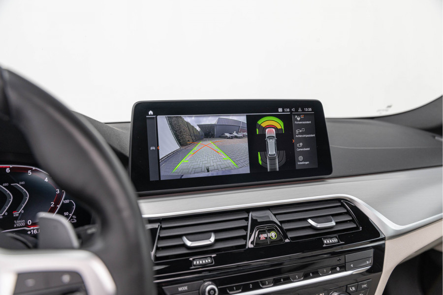 BMW 5 Serie Touring 530e xDrive Business Edition Plus Pano Comfortstoelen M-pakket