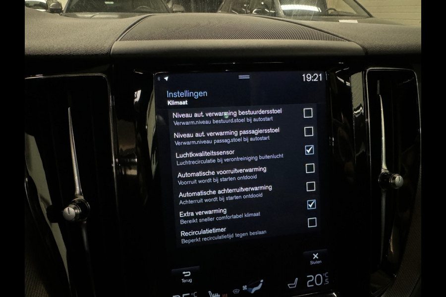 Volvo XC60 2.0 T8 Twin Engine AWD R Design Pano|Memory|Leer