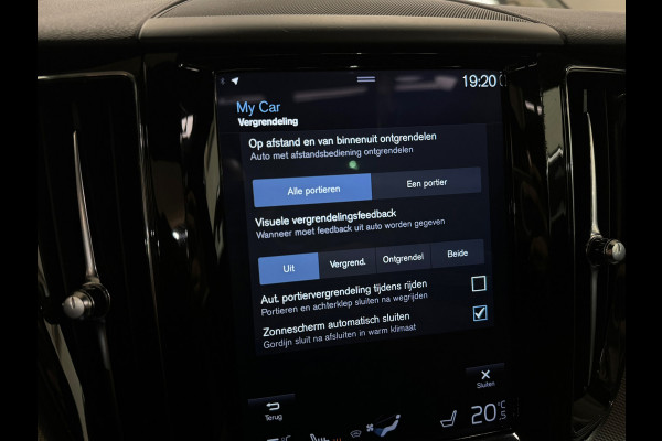 Volvo XC60 2.0 T8 Twin Engine AWD R Design Pano|Memory|Leer