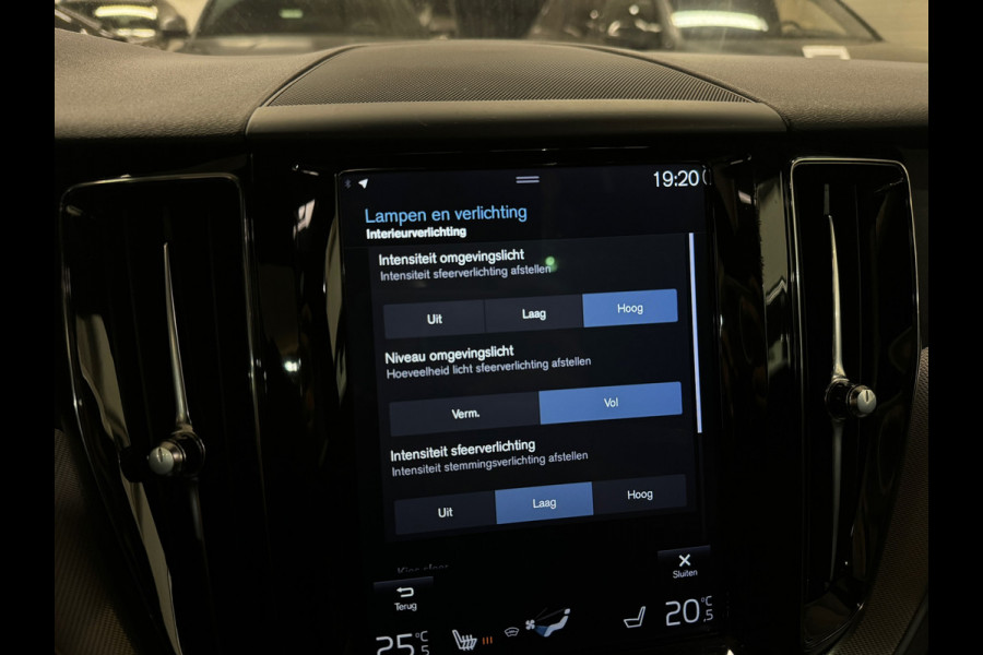 Volvo XC60 2.0 T8 Twin Engine AWD R Design Pano|Memory|Leer