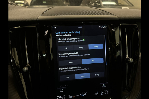 Volvo XC60 2.0 T8 Twin Engine AWD R Design Pano|Memory|Leer