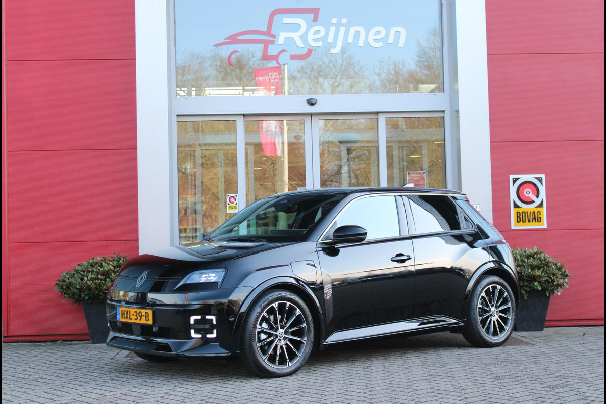 Renault 5 150PK COMFORT RANGE ICONIC CINQ 52 kWh | NAVIGATIE SYSTEEM MET GOOGLE INTERGRATIE | HARMAN KARDON PREMIUM AUDIO | FULL LED KOPLAMPEN MET MICRO-OPTICS EN FRANSE VLAG | 10"R-LINK MULTIMEDIA | 18"GRONO LICHTMETALEN VELGEN | WARM TITANIUM DAKLIJSTEN | ELEKTRISCH VERWARMDE VOOR STOELEN / STUUR | BESTUURDERSSTOEL MET ELEKTRISCH VERSTELBARE LENDESTEUN | AUTOMATISCH INPARKEREN | FLANK GUARD PROTECTION | ADAPTIEVE CRUISE CONTROL MET STOP & GO | ACHTERUITRIJCAMERA | PRIVATIE GLASS | SFEERVERLICHTING IN DIVERSE KLEUREN |
