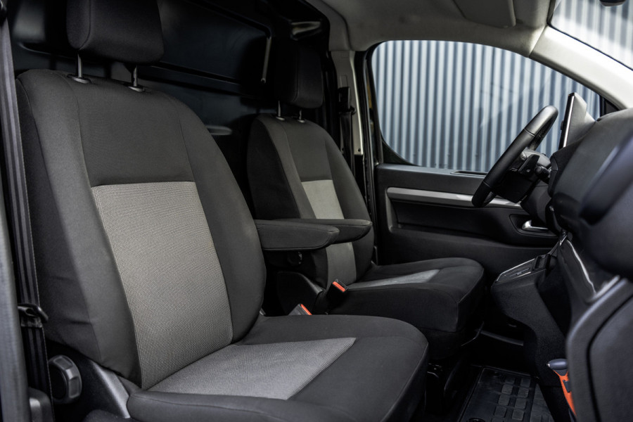 Opel Vivaro 2.0 Diesel 145PK L3H1 | Camera | Automaat | Led | Carplay | Trekhaak | schuifdeur R+L | Cruise | Airco