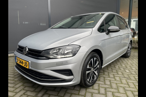 Volkswagen Golf Sportsvan 1.5 TSI ACT Comfortline Airco - Cruise control - Navigatiesysteem - Parkeersensoren voor en achter - Trekhaak - Voorstoelen verwarmd - Licht metalen velgen 16 inch - Radio - Start/stop systeem - Stuur leder - Stuur