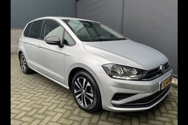Volkswagen Golf Sportsvan 1.5 TSI ACT Comfortline Airco - Cruise control - Navigatiesysteem - Parkeersensoren voor en achter - Trekhaak - Voorstoelen verwarmd - Licht metalen velgen 16 inch - Radio - Start/stop systeem - Stuur leder - Stuur