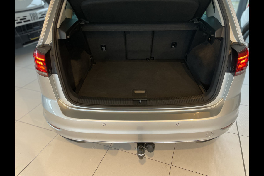 Volkswagen Golf Sportsvan 1.5 TSI ACT Comfortline Airco - Cruise control - Navigatiesysteem - Parkeersensoren voor en achter - Trekhaak - Voorstoelen verwarmd - Licht metalen velgen 16 inch - Radio - Start/stop systeem - Stuur leder - Stuur