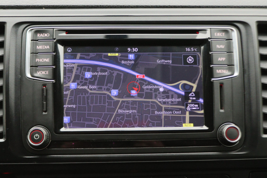 Volkswagen Transporter 2.0 TDI DSG 150 PK L2H1 2x Schuifdeur, Airco, Cruise, Camera, Apple Carplay, LED, Trekhaak, 16''