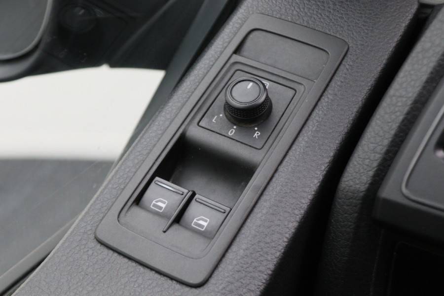 Volkswagen Transporter 2.0 TDI DSG 150 PK L2H1 2x Schuifdeur, Airco, Cruise, Camera, Apple Carplay, LED, Trekhaak, 16''