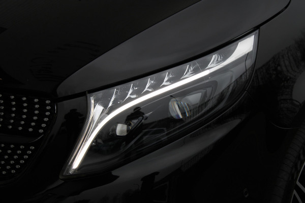 Mercedes-Benz V-Klasse 300d / XXL / DC / AMG / Luchtvering / 2x Elec Schuifd / Night Pakket / 360 Cam / Burmester / Vol Opties.