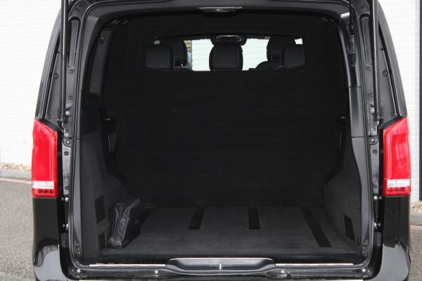 Mercedes-Benz V-Klasse 300d / XXL / DC / AMG / Luchtvering / 2x Elec Schuifd / Night Pakket / 360 Cam / Burmester / Vol Opties.