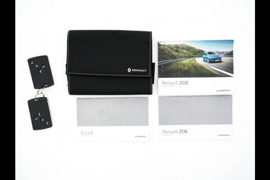 Renault ZOE R110 Bose 41 kWh (inclusive-Battery) {3-Fase}{SOH-85%} Aut.*LEATHER | BOSE-AUDIO | KEYLESS | CRUISE |  NAVI-FULLMAP | CAMERA | DIGI-COCKPIT | HEATED-COMFORTSEATS | ECC | PDC | FULL-LED | PRIVACYGLASS | 17"ALU*