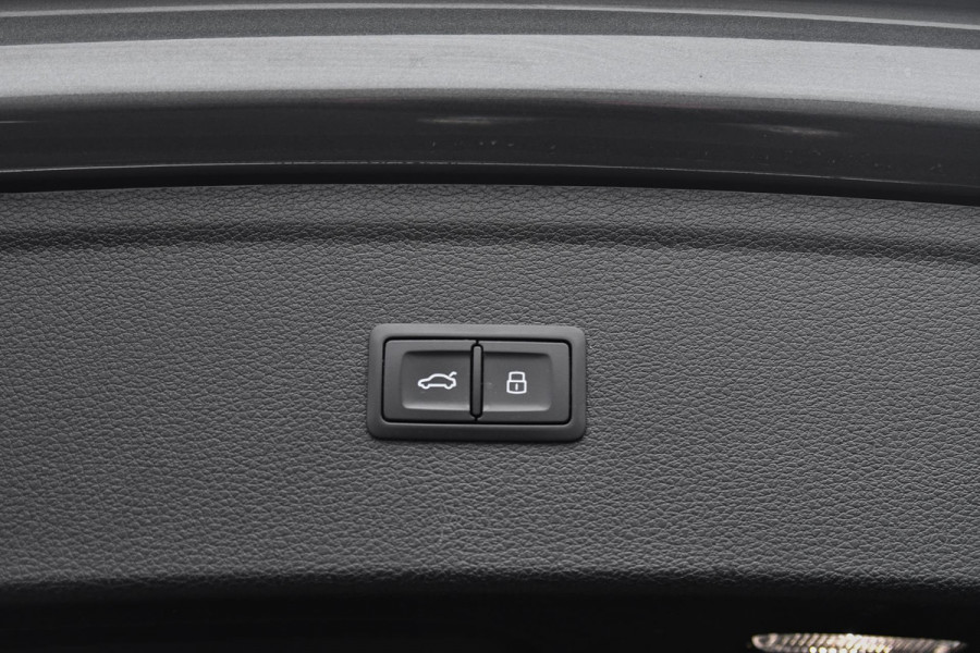 Audi Q5 50 TFSI e quattro S edition. Pano, Carbon, Sfeer, Camera, Virtual, Keyless, Matrix, 22'', Trekhaak!