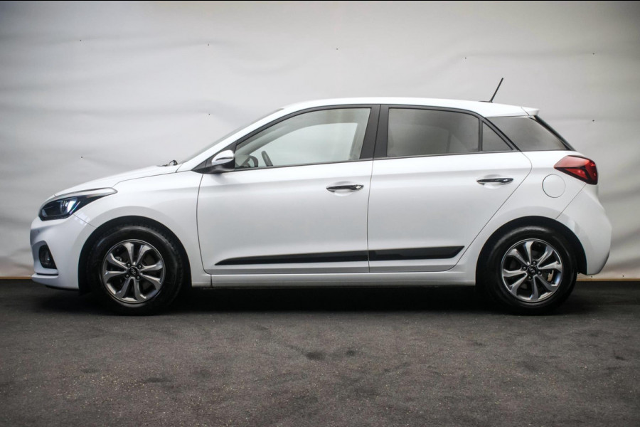 Hyundai i20 1.0 T-GDI Premium [ Keyless Camera Carplay Trekhaak LED DAB Climate Control ]