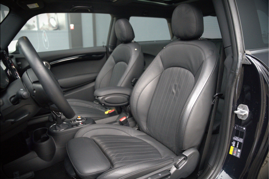 MINI Mini Electric Yours 33 kWh | Panoramadak | Harman Kardon | Head-Up Display | Union Jack | Stoelverwarming | Keyless | Apple Carplay | Navigatie | Camera | Parkeersensoren | Warmtepomp | Leer | Cruise Control | DAB |