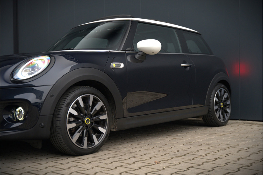 MINI Mini Electric Yours 33 kWh | Panoramadak | Harman Kardon | Head-Up Display | Union Jack | Stoelverwarming | Keyless | Apple Carplay | Navigatie | Camera | Parkeersensoren | Warmtepomp | Leer | Cruise Control | DAB |