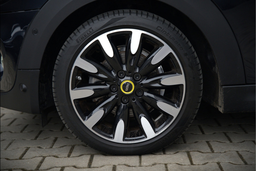 MINI Mini Electric Yours 33 kWh | Panoramadak | Harman Kardon | Head-Up Display | Union Jack | Stoelverwarming | Keyless | Apple Carplay | Navigatie | Camera | Parkeersensoren | Warmtepomp | Leer | Cruise Control | DAB |