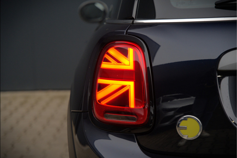 MINI Mini Electric Yours 33 kWh | Panoramadak | Harman Kardon | Head-Up Display | Union Jack | Stoelverwarming | Keyless | Apple Carplay | Navigatie | Camera | Parkeersensoren | Warmtepomp | Leer | Cruise Control | DAB |