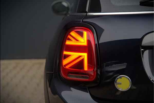 MINI Mini Electric Yours 33 kWh | Panoramadak | Harman Kardon | Head-Up Display | Union Jack | Stoelverwarming | Keyless | Apple Carplay | Navigatie | Camera | Parkeersensoren | Warmtepomp | Leer | Cruise Control | DAB |