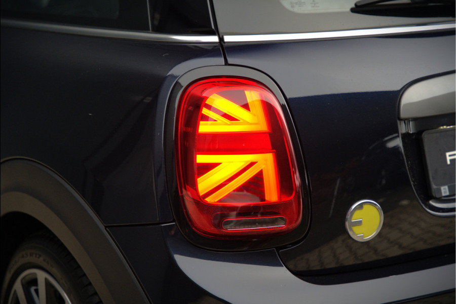 MINI Mini Electric Yours 33 kWh | Panoramadak | Harman Kardon | Head-Up Display | Union Jack | Stoelverwarming | Keyless | Apple Carplay | Navigatie | Camera | Parkeersensoren | Warmtepomp | Leer | Cruise Control | DAB |