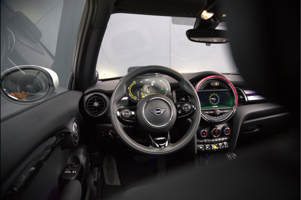 MINI Mini Electric Yours 33 kWh | Panoramadak | Harman Kardon | Head-Up Display | Union Jack | Stoelverwarming | Keyless | Apple Carplay | Navigatie | Camera | Parkeersensoren | Warmtepomp | Leer | Cruise Control | DAB |