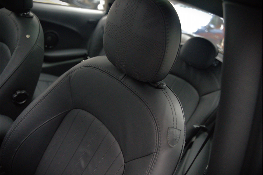 MINI Mini Electric Yours 33 kWh | Panoramadak | Harman Kardon | Head-Up Display | Union Jack | Stoelverwarming | Keyless | Apple Carplay | Navigatie | Camera | Parkeersensoren | Warmtepomp | Leer | Cruise Control | DAB |