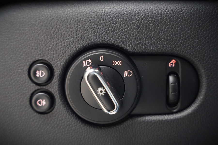 MINI Mini Electric Yours 33 kWh | Panoramadak | Harman Kardon | Head-Up Display | Union Jack | Stoelverwarming | Keyless | Apple Carplay | Navigatie | Camera | Parkeersensoren | Warmtepomp | Leer | Cruise Control | DAB |