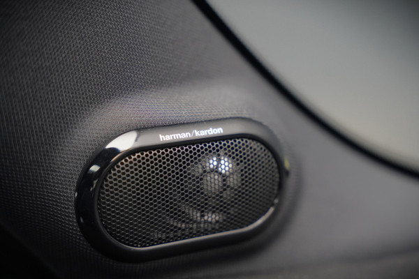 MINI Mini Electric Yours 33 kWh | Panoramadak | Harman Kardon | Head-Up Display | Union Jack | Stoelverwarming | Keyless | Apple Carplay | Navigatie | Camera | Parkeersensoren | Warmtepomp | Leer | Cruise Control | DAB |