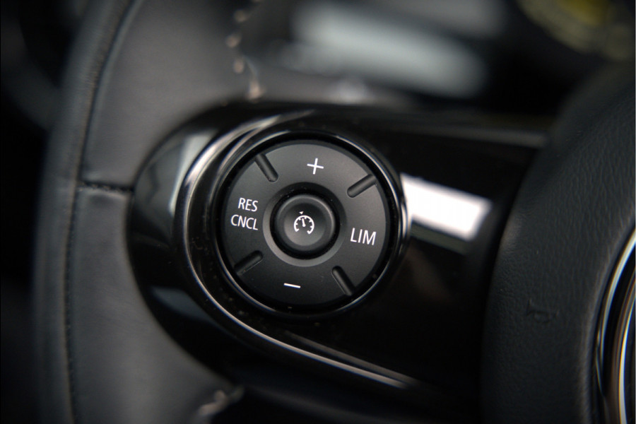 MINI Mini Electric Yours 33 kWh | Panoramadak | Harman Kardon | Head-Up Display | Union Jack | Stoelverwarming | Keyless | Apple Carplay | Navigatie | Camera | Parkeersensoren | Warmtepomp | Leer | Cruise Control | DAB |