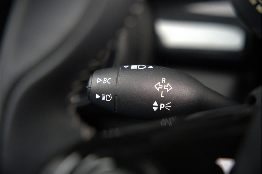 MINI Mini Electric Yours 33 kWh | Panoramadak | Harman Kardon | Head-Up Display | Union Jack | Stoelverwarming | Keyless | Apple Carplay | Navigatie | Camera | Parkeersensoren | Warmtepomp | Leer | Cruise Control | DAB |