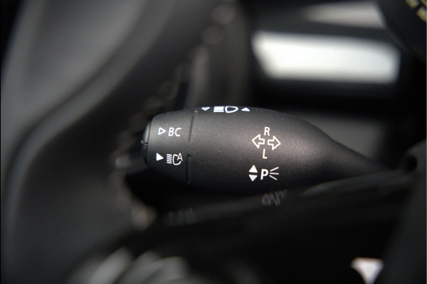 MINI Mini Electric Yours 33 kWh | Panoramadak | Harman Kardon | Head-Up Display | Union Jack | Stoelverwarming | Keyless | Apple Carplay | Navigatie | Camera | Parkeersensoren | Warmtepomp | Leer | Cruise Control | DAB |