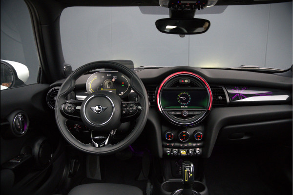 MINI Mini Electric Yours 33 kWh | Panoramadak | Harman Kardon | Head-Up Display | Union Jack | Stoelverwarming | Keyless | Apple Carplay | Navigatie | Camera | Parkeersensoren | Warmtepomp | Leer | Cruise Control | DAB |