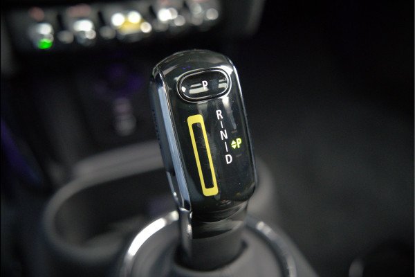 MINI Mini Electric Yours 33 kWh | Panoramadak | Harman Kardon | Head-Up Display | Union Jack | Stoelverwarming | Keyless | Apple Carplay | Navigatie | Camera | Parkeersensoren | Warmtepomp | Leer | Cruise Control | DAB |